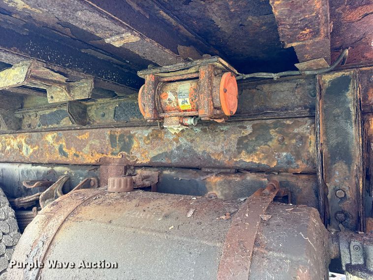 image for item DI9338 2005 International 7400 dump truck