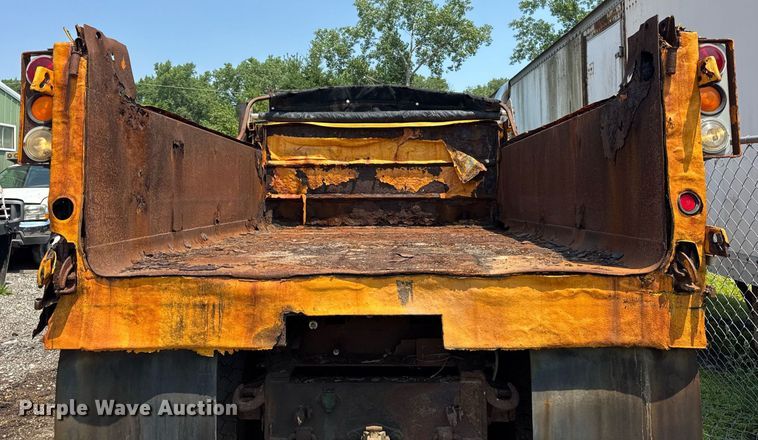 image for item DI9338 2005 International 7400 dump truck