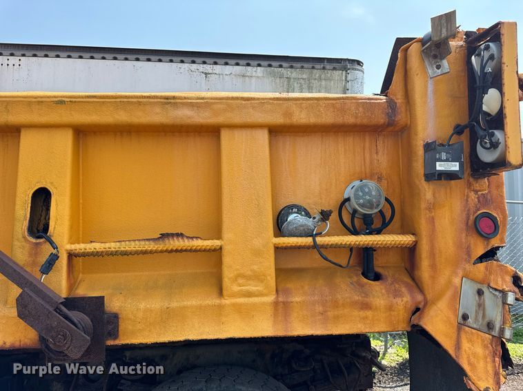 image for item DI9338 2005 International 7400 dump truck