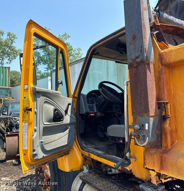 image for item DI9338 2005 International 7400 dump truck