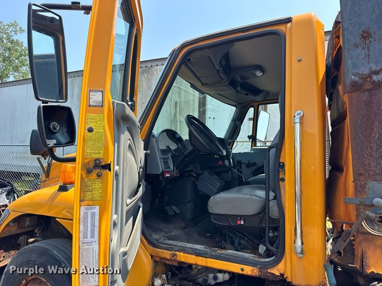 image for item DI9338 2005 International 7400 dump truck