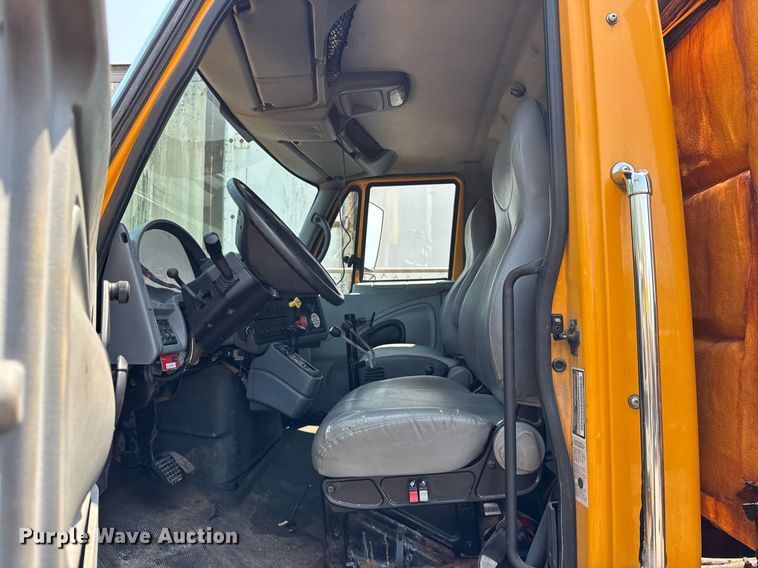 image for item DI9338 2005 International 7400 dump truck