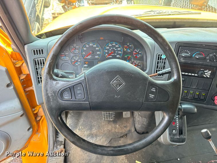 image for item DI9338 2005 International 7400 dump truck