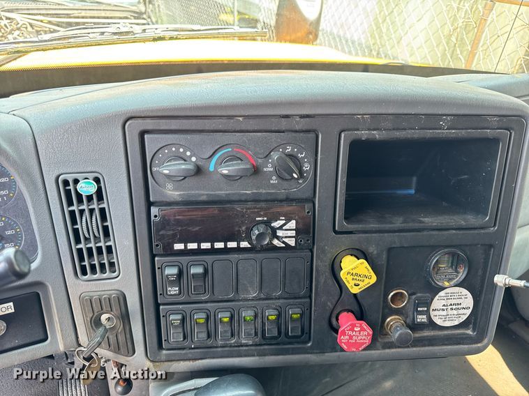 image for item DI9338 2005 International 7400 dump truck