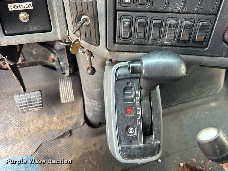 image for item DI9338 2005 International 7400 dump truck