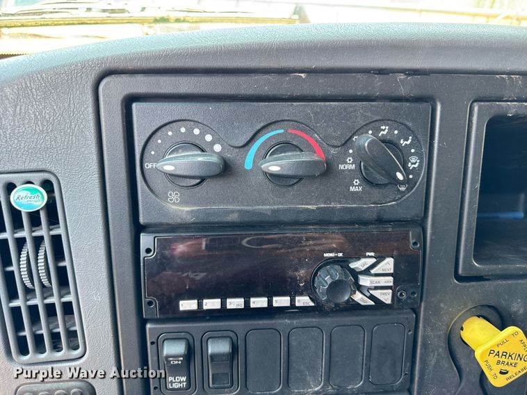 image for item DI9338 2005 International 7400 dump truck