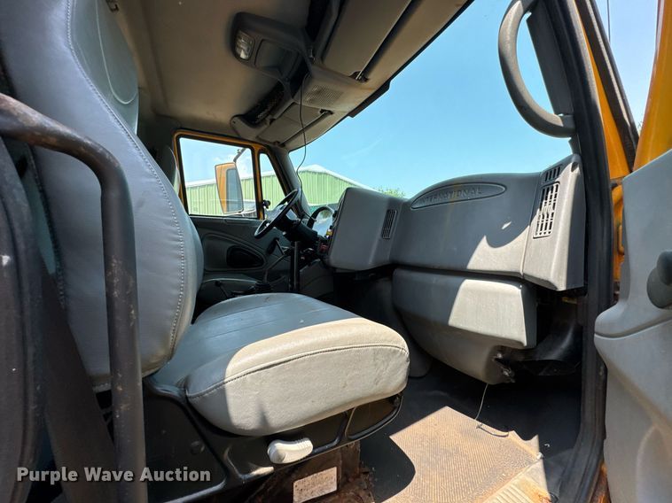 image for item DI9338 2005 International 7400 dump truck