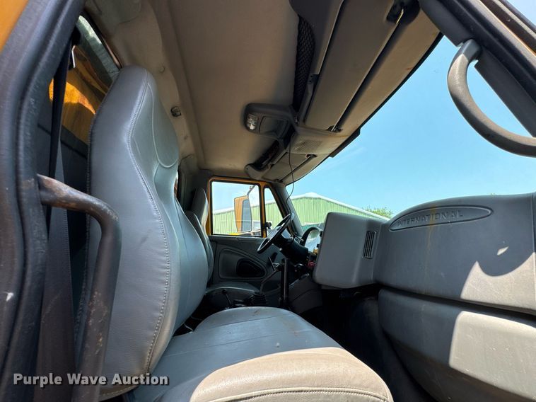 image for item DI9338 2005 International 7400 dump truck