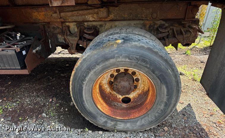 image for item DI9338 2005 International 7400 dump truck