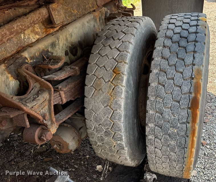 image for item DI9338 2005 International 7400 dump truck