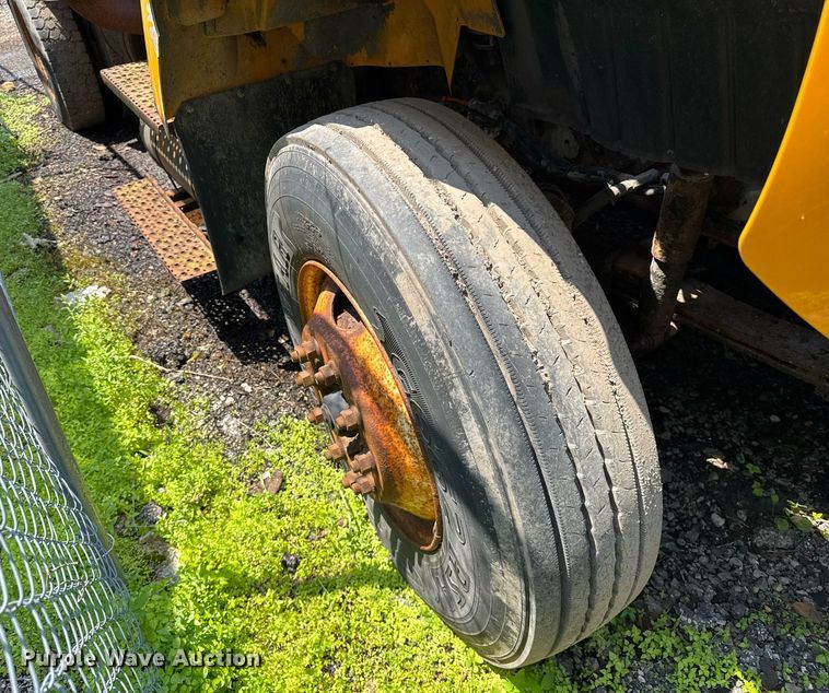 image for item DI9338 2005 International 7400 dump truck