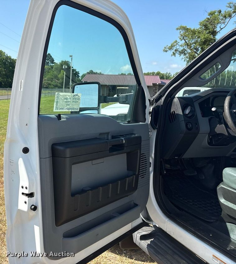 image for item DM1923 2015 Ford F550 Super Duty XL utility / service truck