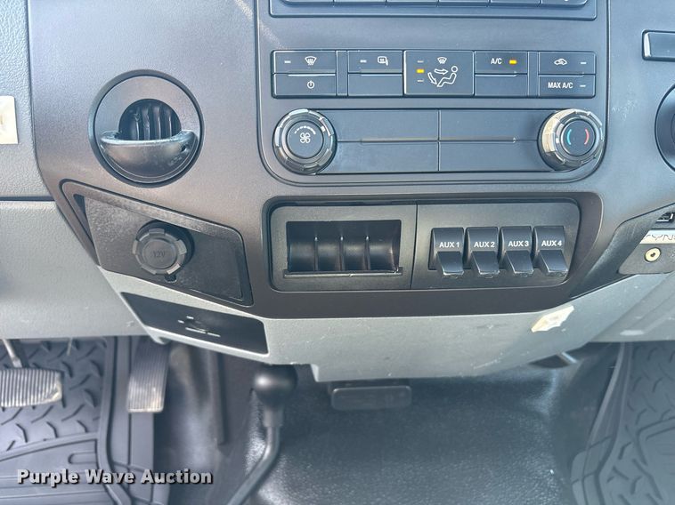 image for item DM1923 2015 Ford F550 Super Duty XL utility / service truck