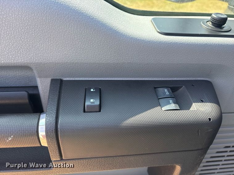 image for item DM1923 2015 Ford F550 Super Duty XL utility / service truck