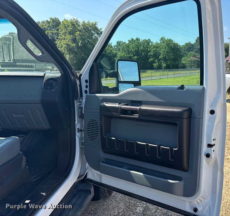 image for item DM1923 2015 Ford F550 Super Duty XL utility / service truck