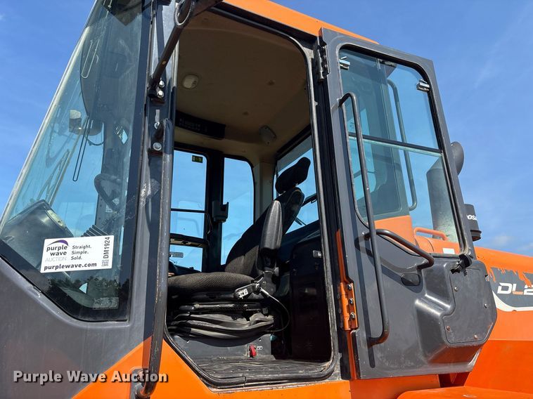 image for item DM1924 Doosan DL220-5 wheel loader