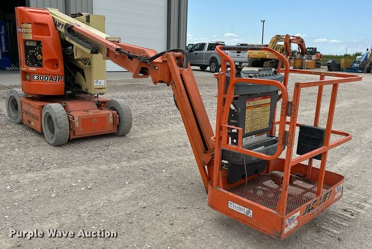 image for item DR3751 2006 JLG E300AJP boom lift