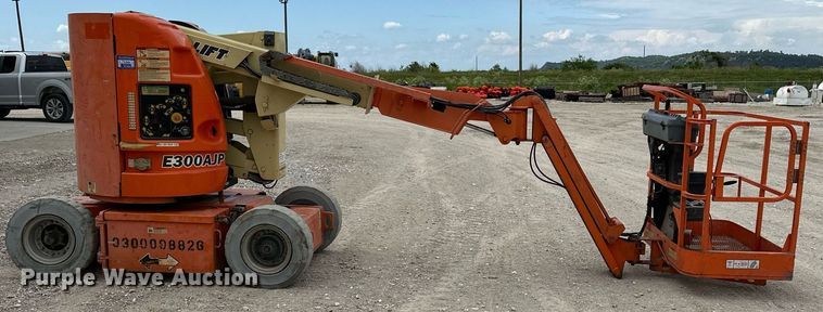 image for item DR3751 2006 JLG E300AJP boom lift