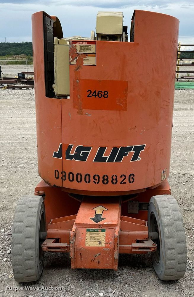 image for item DR3751 2006 JLG E300AJP boom lift