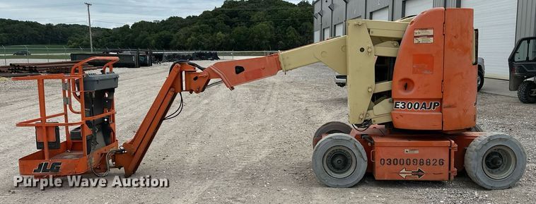 image for item DR3751 2006 JLG E300AJP boom lift