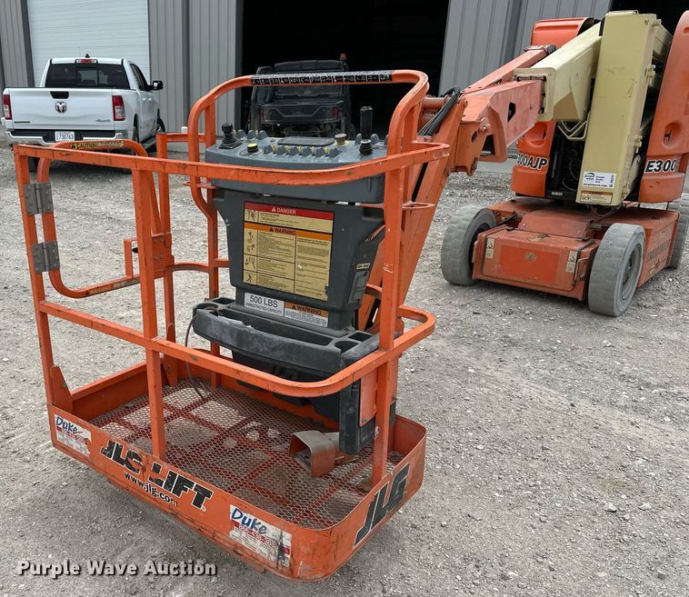 image for item DR3751 2006 JLG E300AJP boom lift