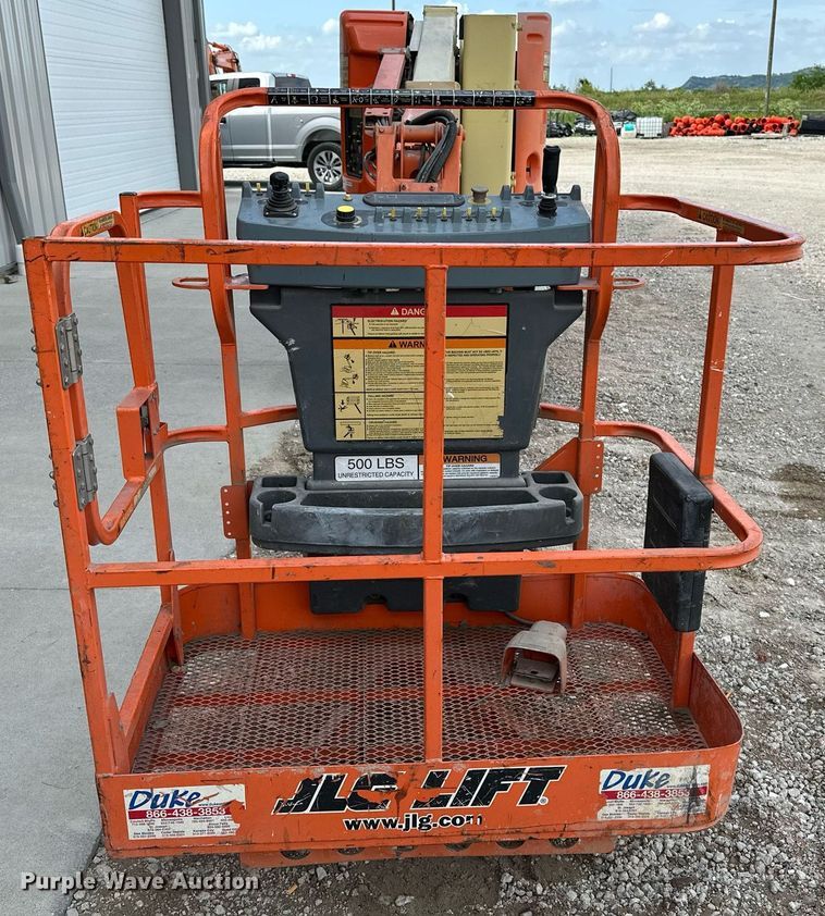image for item DR3751 2006 JLG E300AJP boom lift