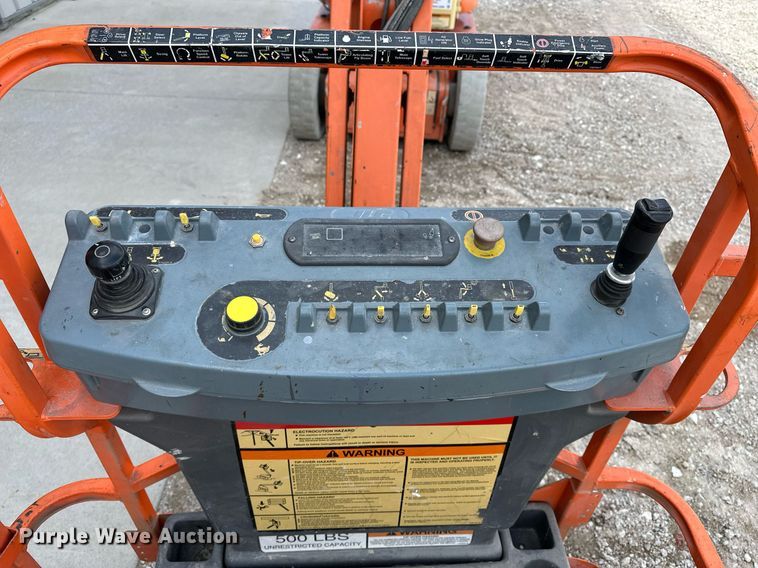 image for item DR3751 2006 JLG E300AJP boom lift