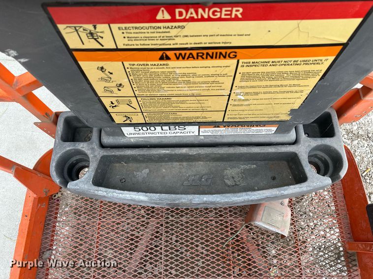 image for item DR3751 2006 JLG E300AJP boom lift