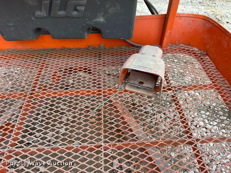 image for item DR3751 2006 JLG E300AJP boom lift