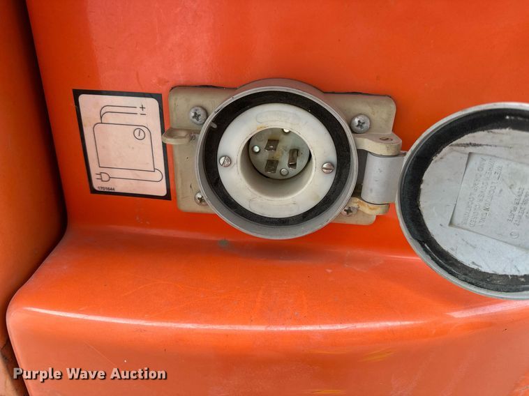 image for item DR3751 2006 JLG E300AJP boom lift