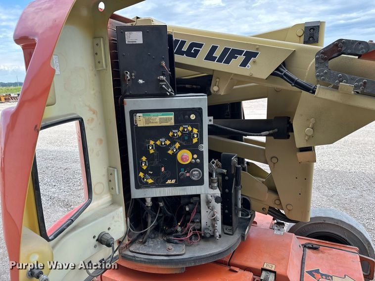 image for item DR3751 2006 JLG E300AJP boom lift