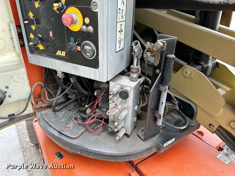 image for item DR3751 2006 JLG E300AJP boom lift