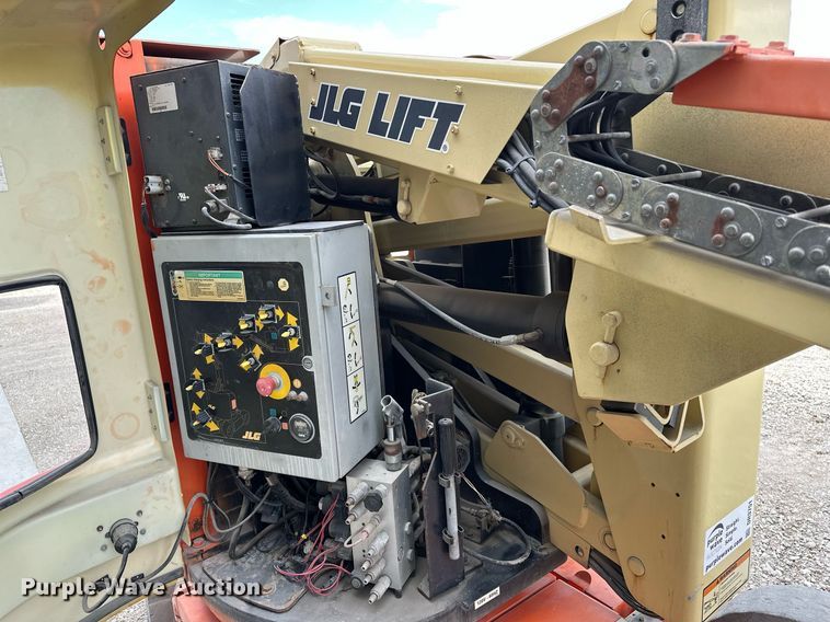 image for item DR3751 2006 JLG E300AJP boom lift