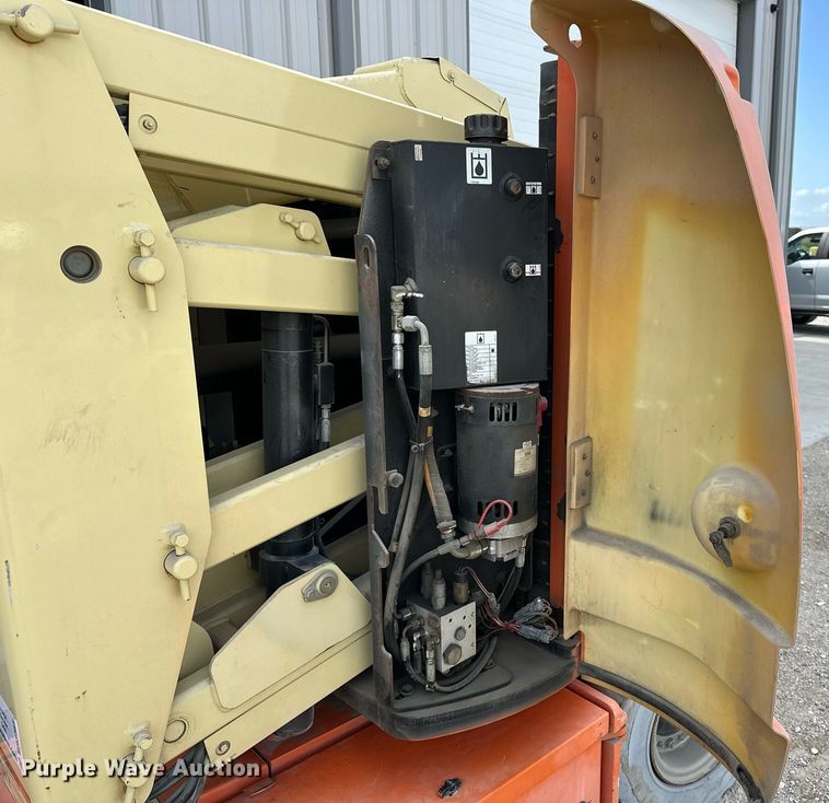 image for item DR3751 2006 JLG E300AJP boom lift