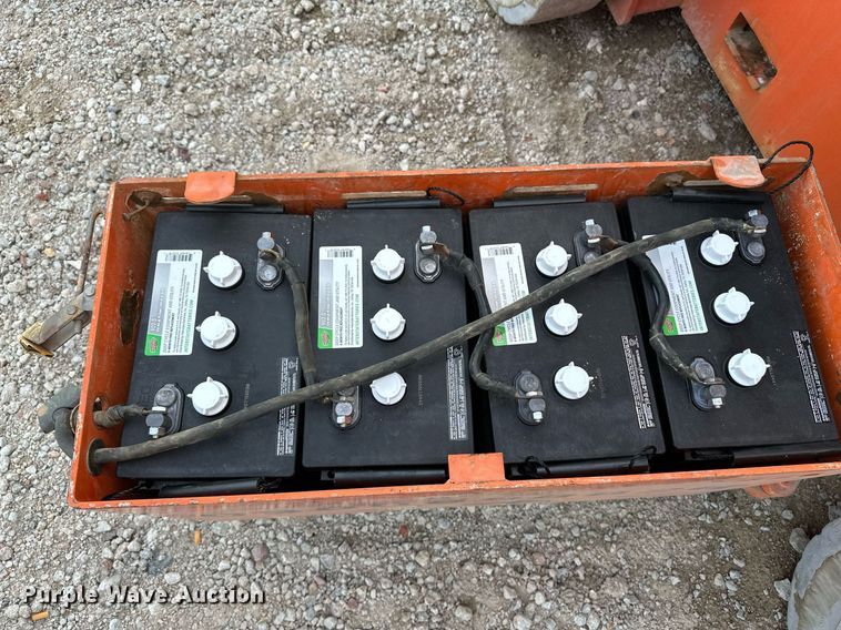 image for item DR3751 2006 JLG E300AJP boom lift