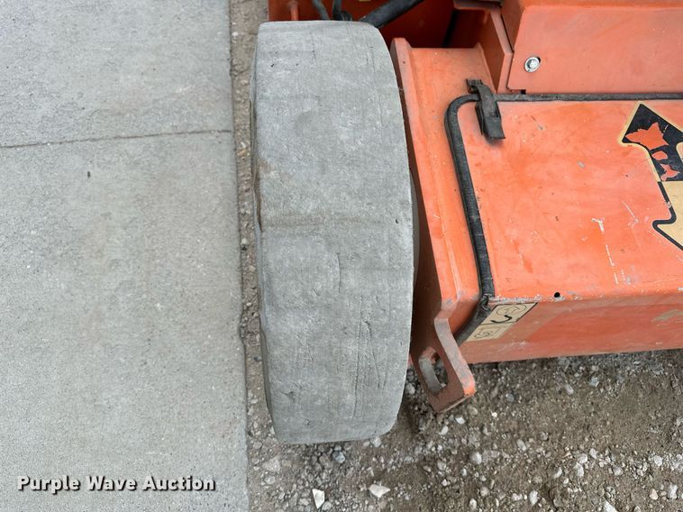 image for item DR3751 2006 JLG E300AJP boom lift