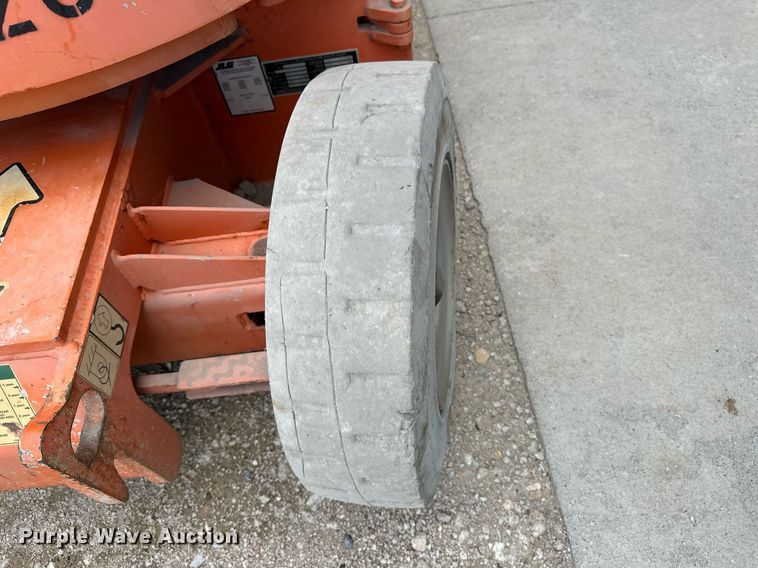 image for item DR3751 2006 JLG E300AJP boom lift