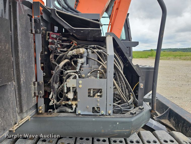 image for item DR3760 2014 Hitachi Zaxis 135 US-5N excavator