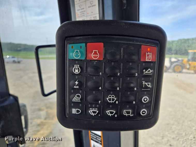 image for item DR3761 2017 John Deere 755K track loader