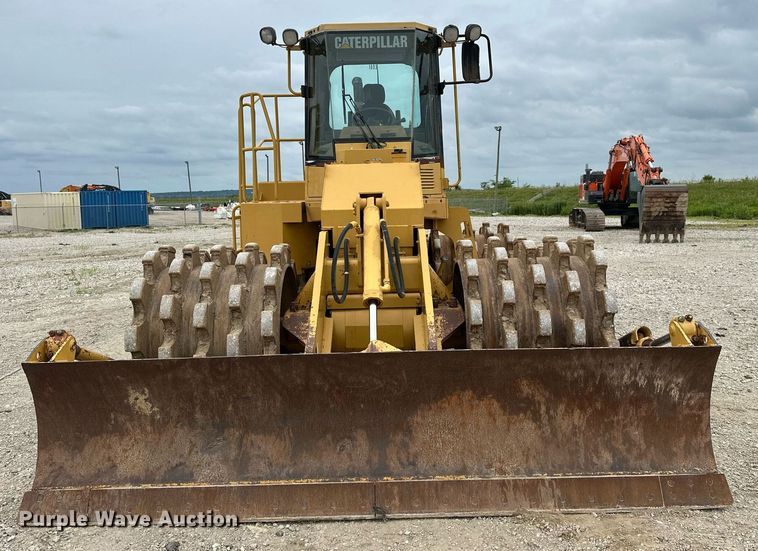 image for item DR3762 2004 Caterpillar 815F soil compactor
