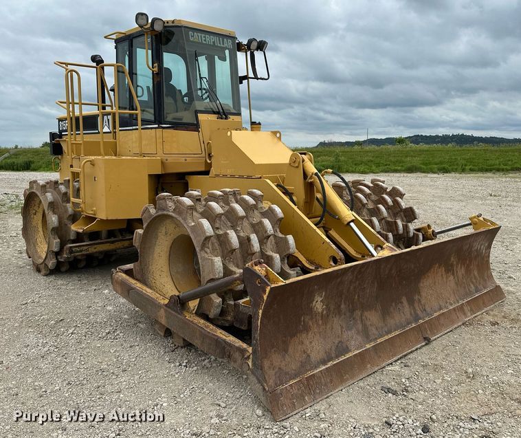 image for item DR3762 2004 Caterpillar 815F soil compactor