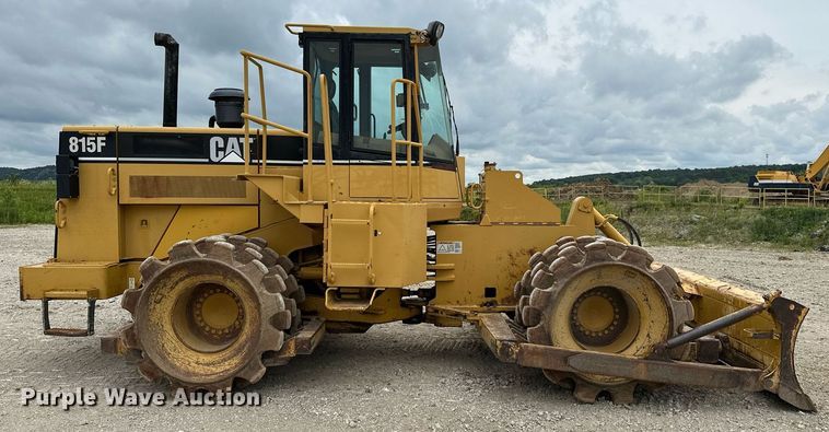 image for item DR3762 2004 Caterpillar 815F soil compactor