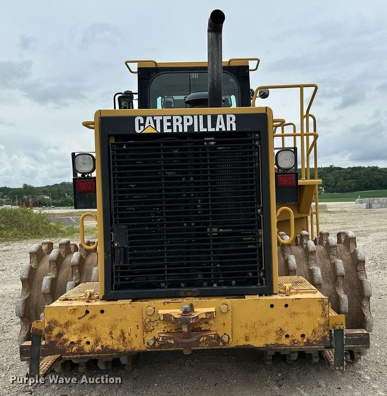 image for item DR3762 2004 Caterpillar 815F soil compactor