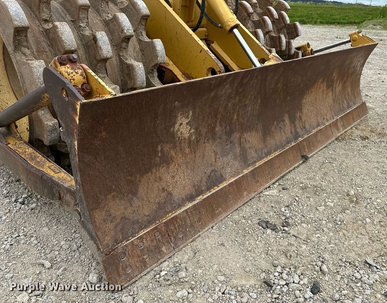 image for item DR3762 2004 Caterpillar 815F soil compactor