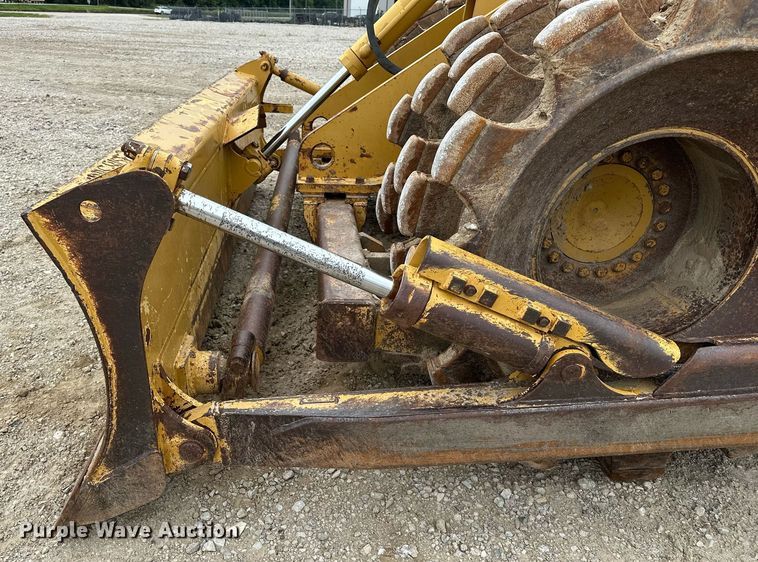 image for item DR3762 2004 Caterpillar 815F soil compactor