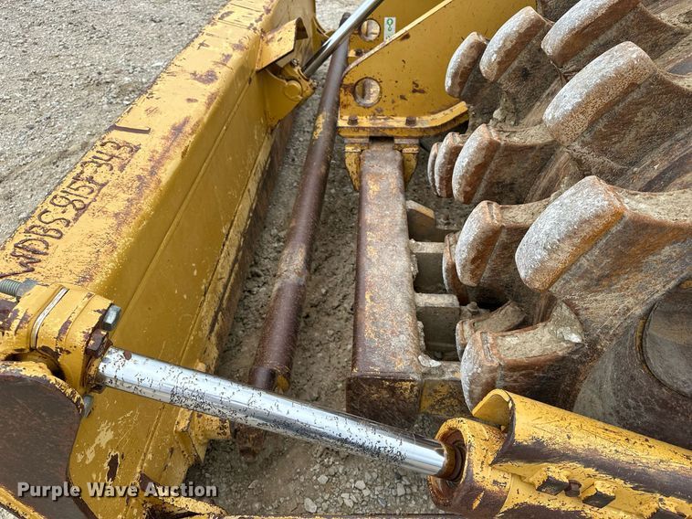 image for item DR3762 2004 Caterpillar 815F soil compactor