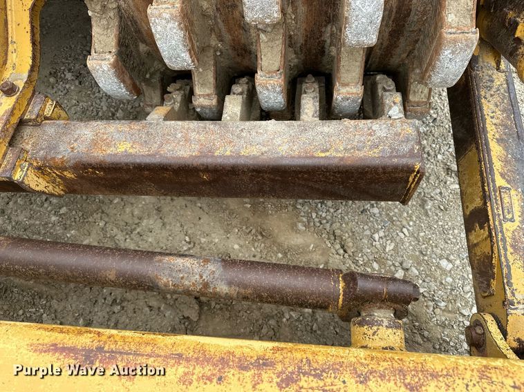 image for item DR3762 2004 Caterpillar 815F soil compactor