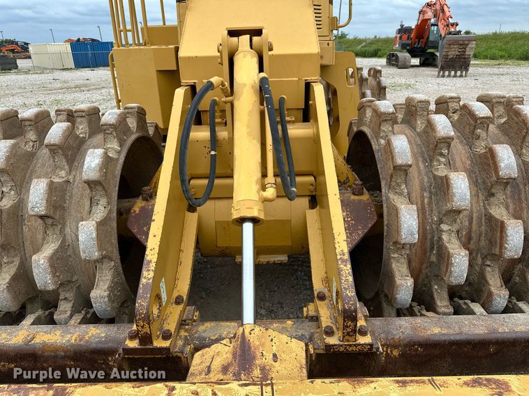 image for item DR3762 2004 Caterpillar 815F soil compactor