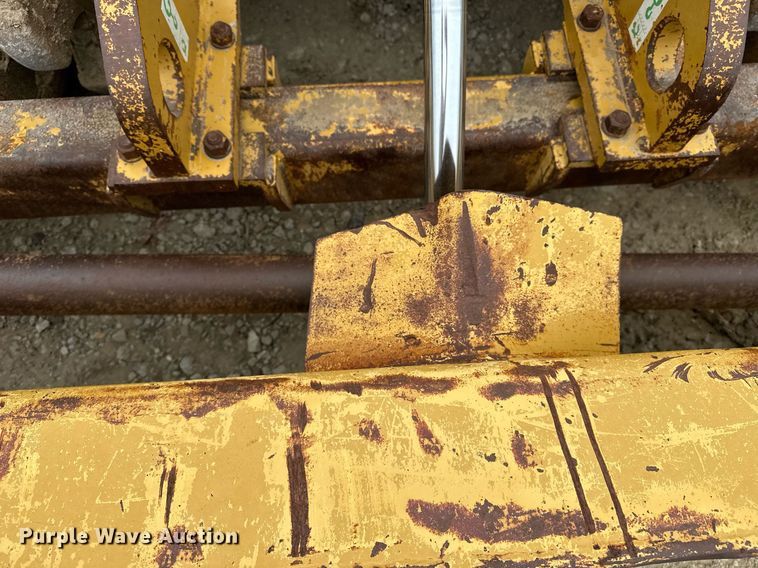 image for item DR3762 2004 Caterpillar 815F soil compactor