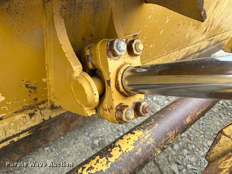 image for item DR3762 2004 Caterpillar 815F soil compactor